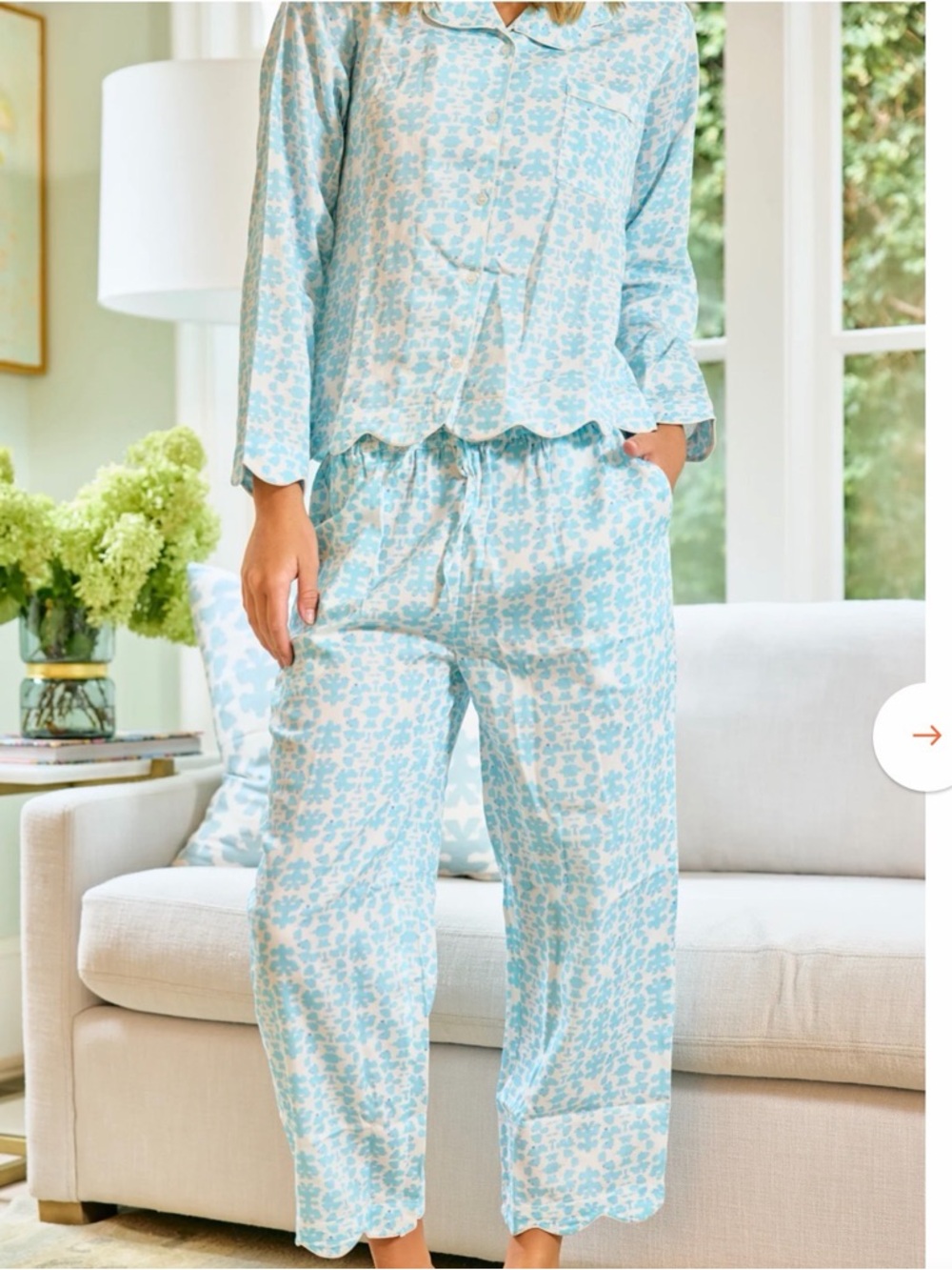 Brooks Ave Blue and White Pajama set size Large  EUC Chintz print